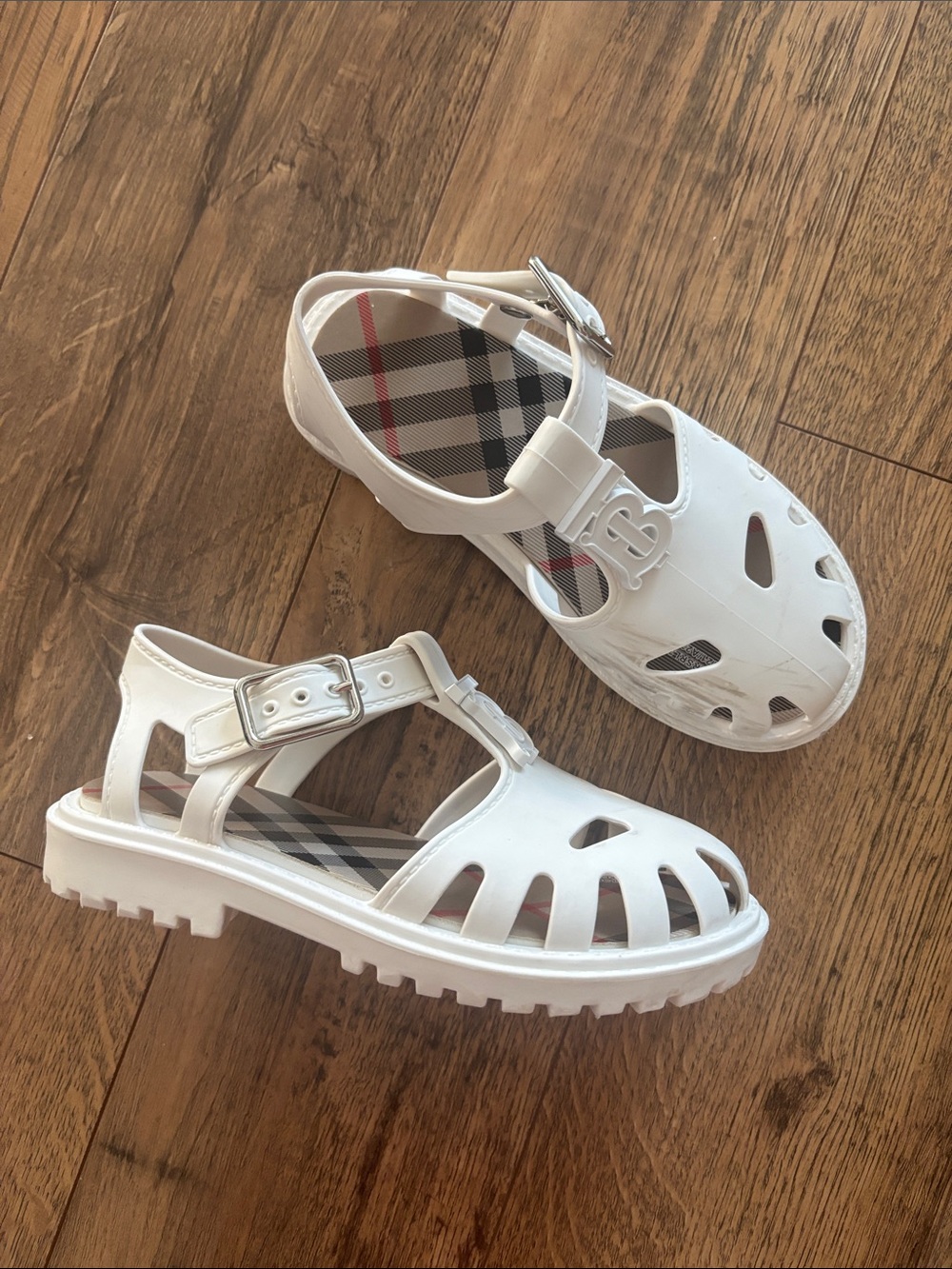 Burberry Kids Jenna Cutout Rubber Jelly Shoes Sandals in White with Logo Size 28